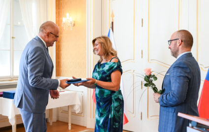 MEDAILE MINISTRA ŠKOLSTVÍ PRO JAROSLAVU DVOŘÁKOVOU