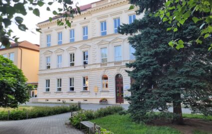 TŘÍDNÍ SCHŮZKY A KONZULTACE