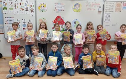 SLAVNOSTNÍ PŘEDÁVÁNÍ SLABIKÁŘŮ V 1. B